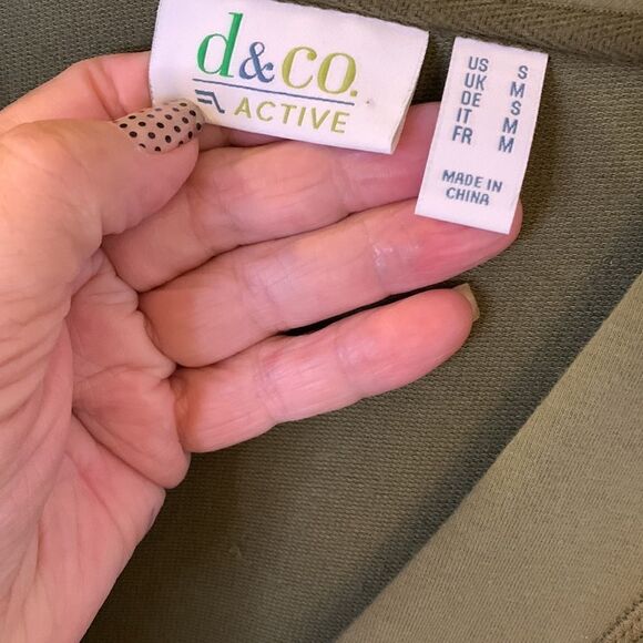 Denim & Company Sz Small activewear lightweight zip up jacket with V-neck - Picture 4 of 9